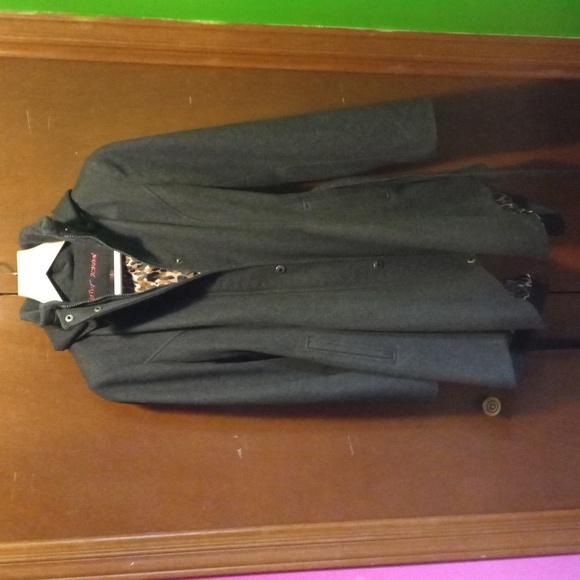Betsey Johnson Trench Coat, Size 6/Small - Picture 8 of 15
